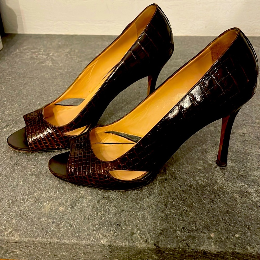 Manolo blahnik brown Alligator heels. Worn but in good condition